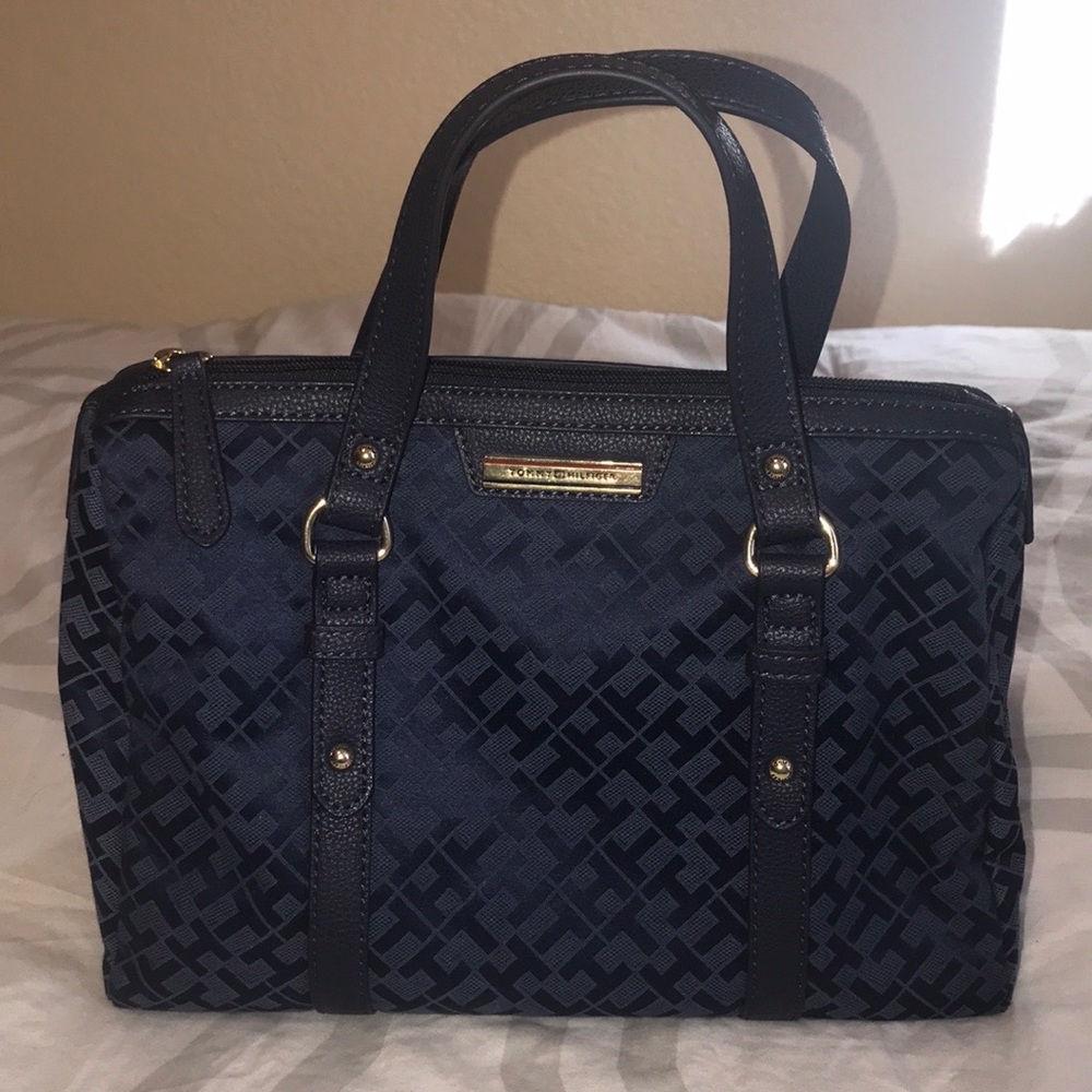 ✨tommy navy blue bag